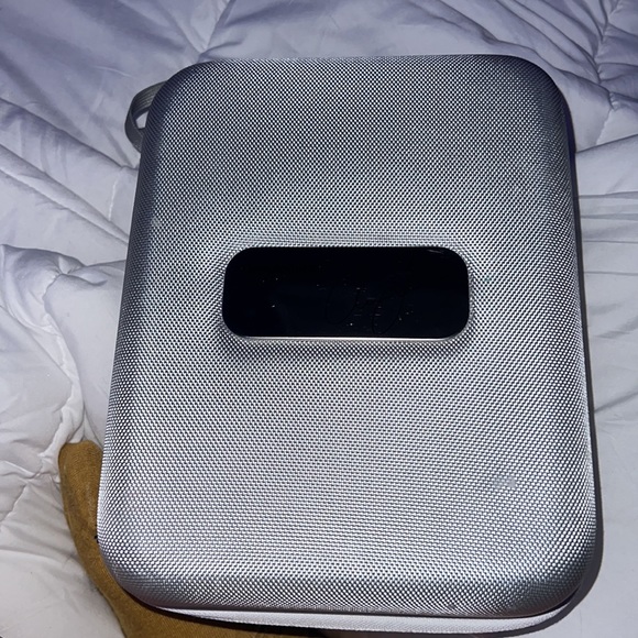 Ariana grande brooks time limited edition wireless headphones - Picture 2 of 6